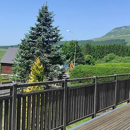 Chalet Montagnard Confortable à Avec Grand Terrain Et Parking Privé - Fr-1-814-139 Super Besse