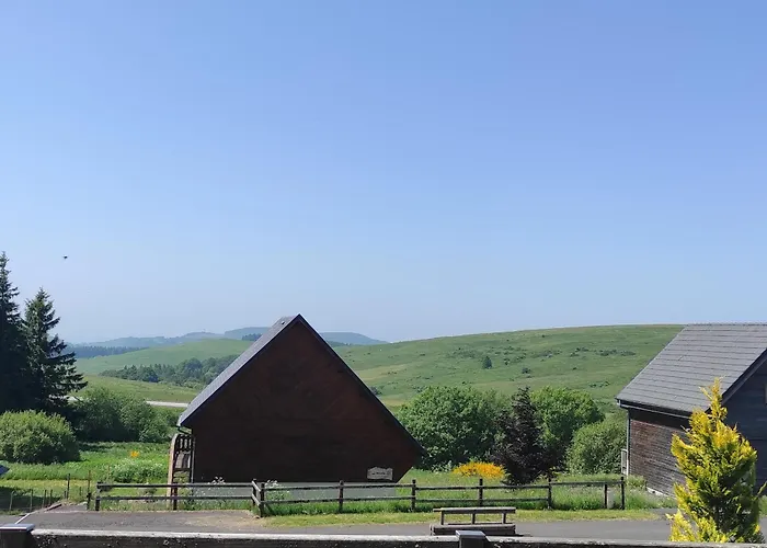 Montagnard Confortable A Avec Grand Terrain Et Parking Prive - Fr-1-814-139 * Super Besse